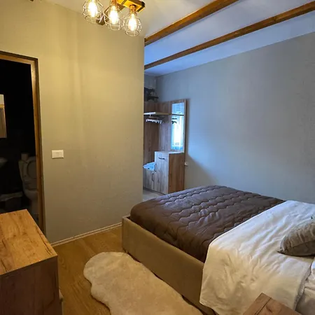 בית הארחה Alpinehouse 3*