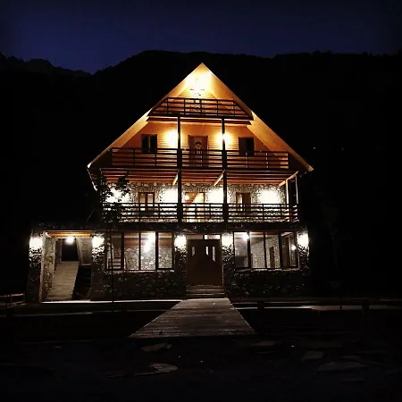 Alpinehouse בית הארחה